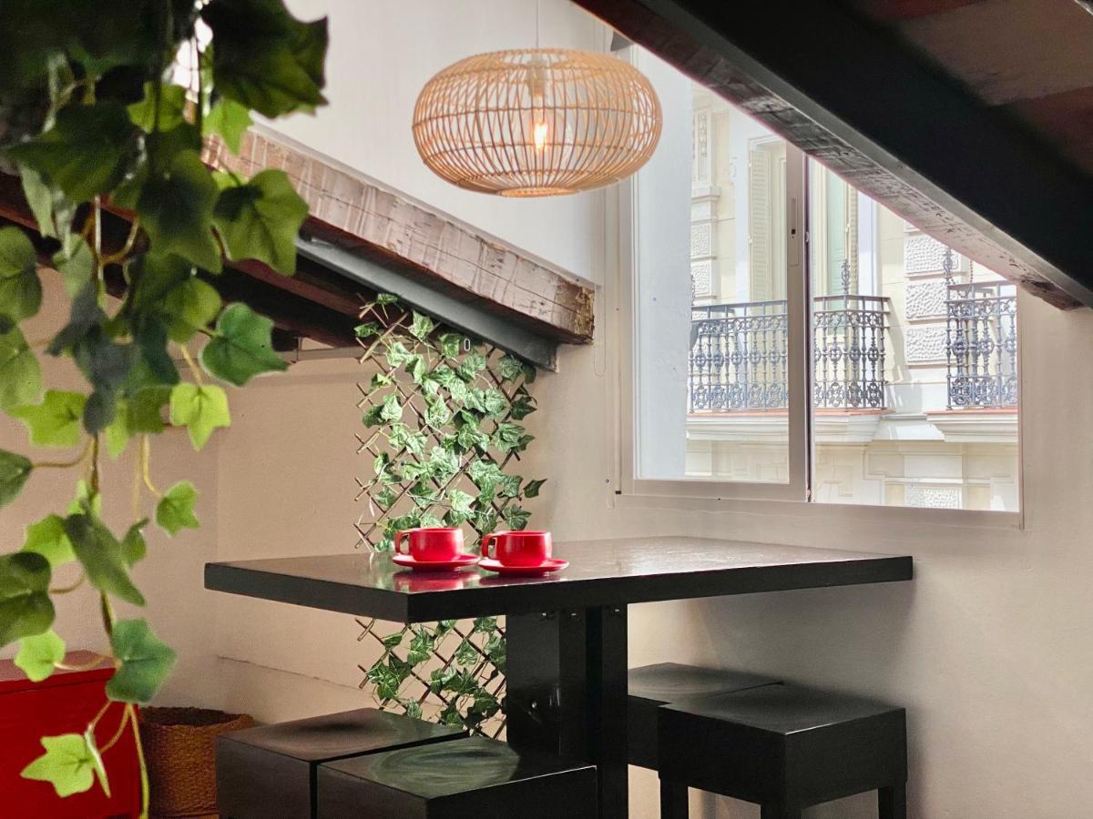 Charming Gran Via Attic Apartment Madrid Exterior photo